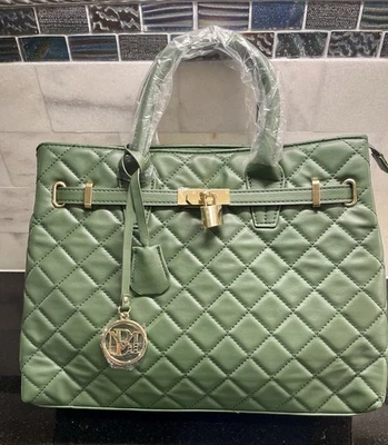 Nuevo Bolso de Mano Acolchado con Etiqueta T Studio Badgley Mischka Cuero Vegano Verde Dorado Acento Foto 1 de 4