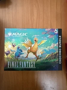 (IN HAND) Magic The Gathering Final Fantasy Holiday Release Chocobo Bundle - Foto 1 di 4