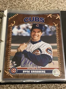 Foto firmada autografiada por Ryne Sandberg 8x10 patio estudio chicago cubs certificado de autenticidad - Imagen 1 de 1
