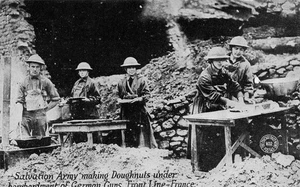 CHICAGO DAILY NEWS KAVANAUGH PRIMERA GUERRA MUNDIAL POSTAL SALVACIÓN EJÉRCITO DONUTS FRANCIA 070925 U - Imagen 1 de 2