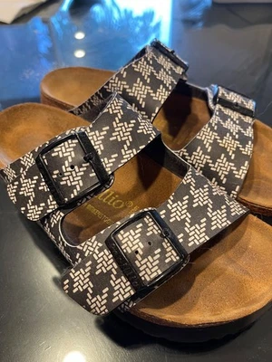 Sandálias pretas Papillio by Birkenstock tamanho 7 - Imagem 1 de 4