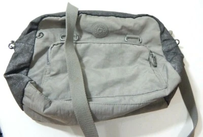 Cartera Bandolera Kipling Gris Plata Panel Metálico Correa Ajustable Nylon Usada en Excelente Condición Foto 1 de 4
