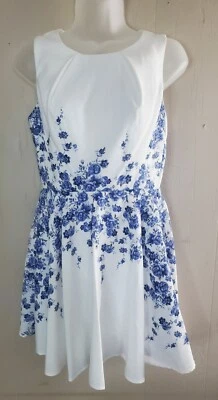 Teeze Me, vestido, talla 1/2, blanco con flores azules Foto 1 de 4