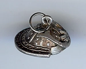 VINTAGE 3D STERLING SILVER BRITISH FIREFIGHTER HELMET CHARM - Picture 1 of 7