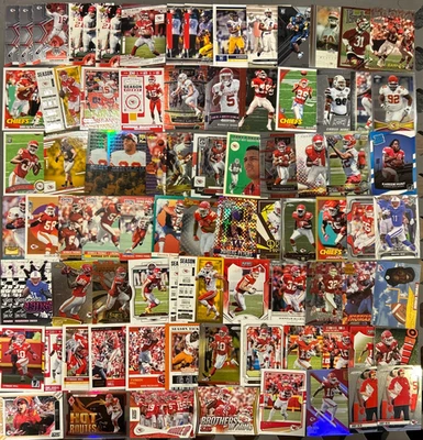 170+ Lote de tarjetas de fútbol americano Kansas City Chiefs con tarjetas de novato, base de inserciones paralelas Foto 1 de 2