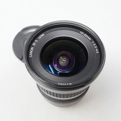 Lente Canon EF-S 10-22 mm f/3,5-4,5 USM - más tapas Foto 1 de 4