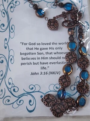 NUEVO Juego de pulsera y pendientes de cobre y vidrio acuático ornamentado versículo Juan 3:16 ¡ENVÍO GRATUITO DE $! Foto 1 de 4
