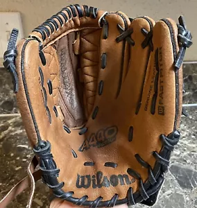 Guanto da baseball Wilson A0440 11" RHT passo veloce vera pelle Monsta Web usato - Foto 1 di 9