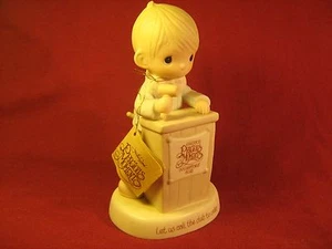 Figura de porcelana Precious Moments 1982 LLAMEMOS AL CLUB A PEDIDO [Y94] - Imagen 1 de 4