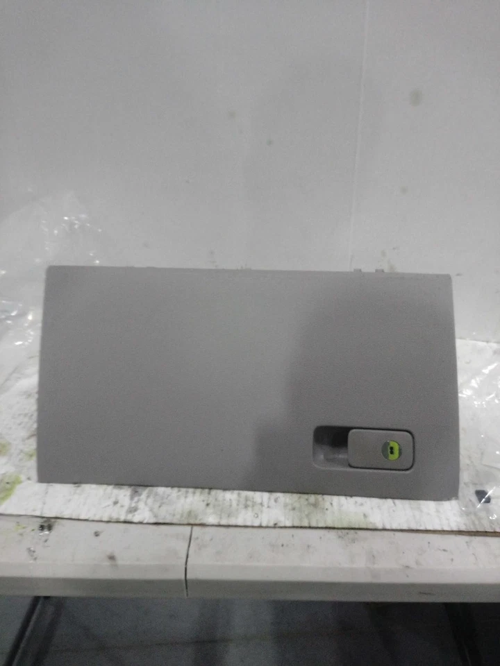 Hyundai Sonata 2016 guantera plateada usada OEM 3935719 47 k millas Foto 1 de 4