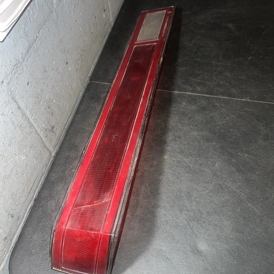 Dodge Diplomat Plymouth Gran Fury MoPar 1980-1989 lente de lámpara trasera izquierda - tiene grieta Foto 1 de 4