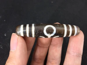 Magical Tibetan Old Agate Dzi *Elegant figure* Bead pendant Amulet Q9 - Afbeelding 1 van 6