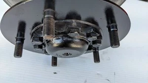 Rolls Royce Silver Shadow Corniche Rear RIGHT hub complete with rotor pre owned - Picture 1 of 7