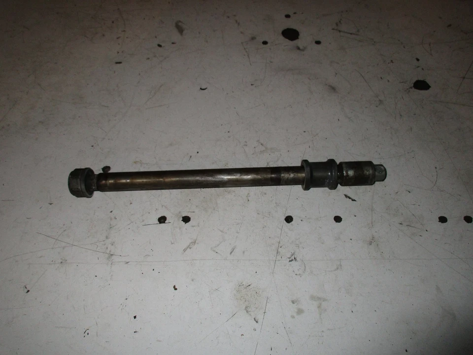 Eje trasero Honda Nighthawk CB700SC CB700 700S 1985 84 85 86 Foto 1 de 1