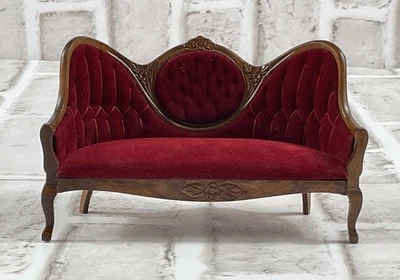 Sofá victoriano concord miniaturas sofá casa de muñecas muebles sofá de terciopelo rojo Foto 1 de 4