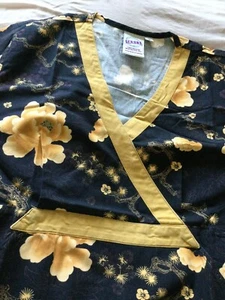 S.C.R.U.B.S. ASIAN print MEDICAL SCRUB Top Size M with 2-Pockets NURSE/VET  - Picture 1 of 4