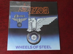 Saxon WHEELS OF STEEL 1980 UK 7" P/S WITH SMALL CLOTH PATCH PLAYS MINT  HEAR - Imagen 1 de 13
