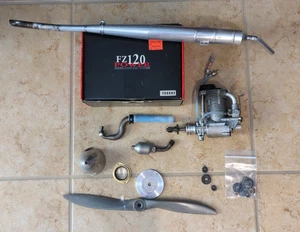 YS FZ 120 Kompressor Viertakt RC Modellflugzeug Motor mit getuntem Rohr - Bild 1 von 15