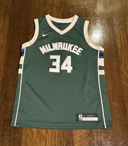 Milwaukee Bucks Jersey Boys Medium Green NBA Basketball Giannis 34 Nike Dri Fit - Picture 1 of 6