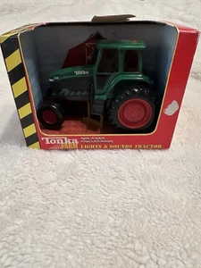 2001 Maisto Hasbro Tonka 510 Toy Tractor, Green, Makes Tractor Noise-NEW - Picture 1 of 4