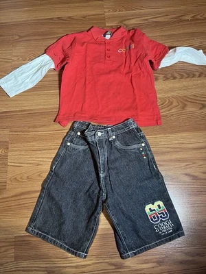 Bermuda jeans bordada infantil Coogi e camiseta vermelha combo 4T - Imagem 1 de 4