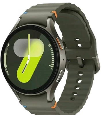 Samsung Galaxy Watch 7 44mm Green SM-L310NZGCXAA w/  Fast Chargers - Image 1 of 4