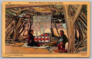 Alfombra navajo tejedores en verano tipo Hogan Arizona 1959 postal publicada - Imagen 1 de 2