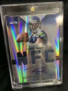 2012 Absolute Russell Wilson Rookie Premium Material Auto 22/25 RC Patch Auto - Bild 1 von 2