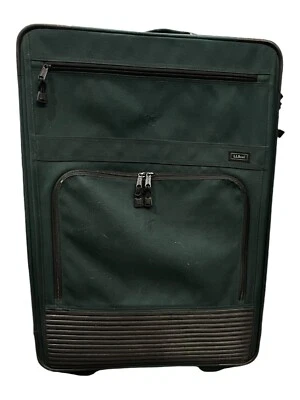 LL Bean 26" x 18" x 9” Soft Sided Wheeled Green Suitcase Excellent Used Condit. - Image 1 of 4