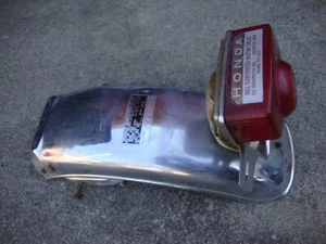 Honda CB500 1971 fabricante original guardabarros trasero con luz trasera 1972 1973 1974 1975 1976 CB550 - Imagen 1 de 5