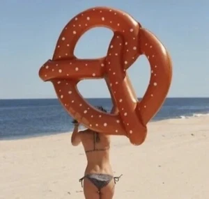☀️ Giant Pretzel Swimming Pool Float. 4 Feet Wide. Summertime Fun 🤩 ☀️ - Picture 1 of 6