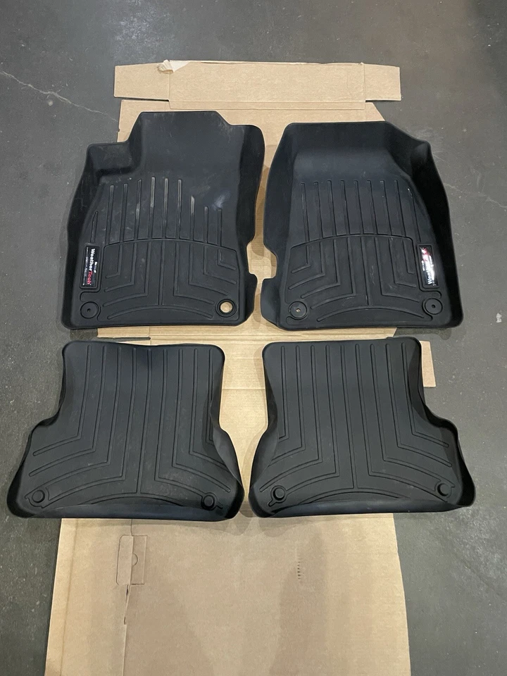 02-08 Juego de revestimiento de suelo WeatherTech para Audi A4 S4 RS4 1ª fila, 2ª fila, negro USADO Foto 1 de 4