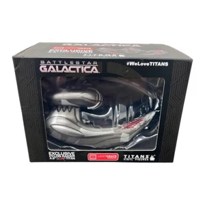 Caja de botín Battlestar Galactica exclusiva Cylon Raider barco cicatriz titanes nueva - Imagen 1 de 7