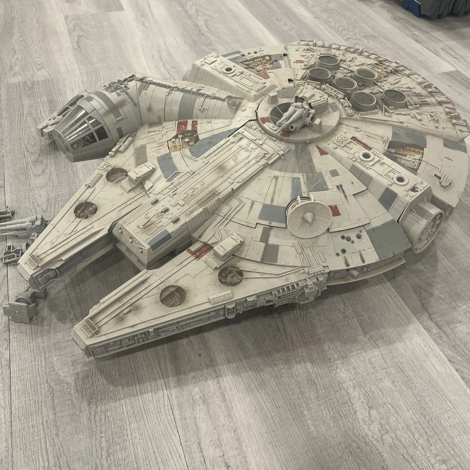 Star Wars The Vintage Collection Millennium Falcon 2012 Toys 'R Us Exclusive - Imagem 1 de 4