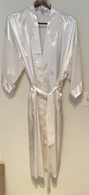 Lord & Taylor Bata Larga de Encaje Satinado Blanco Vintage Talla 1X Bolsillo con Cinturón Clásico Foto 1 de 4