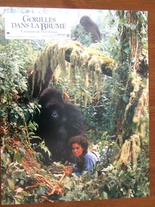 SIGOURNEY WEAVER GORILLES DANS LA BRUME PHOTO D'EXPLOITATION 1988 21 X 27 CM - Foto 1 di 1