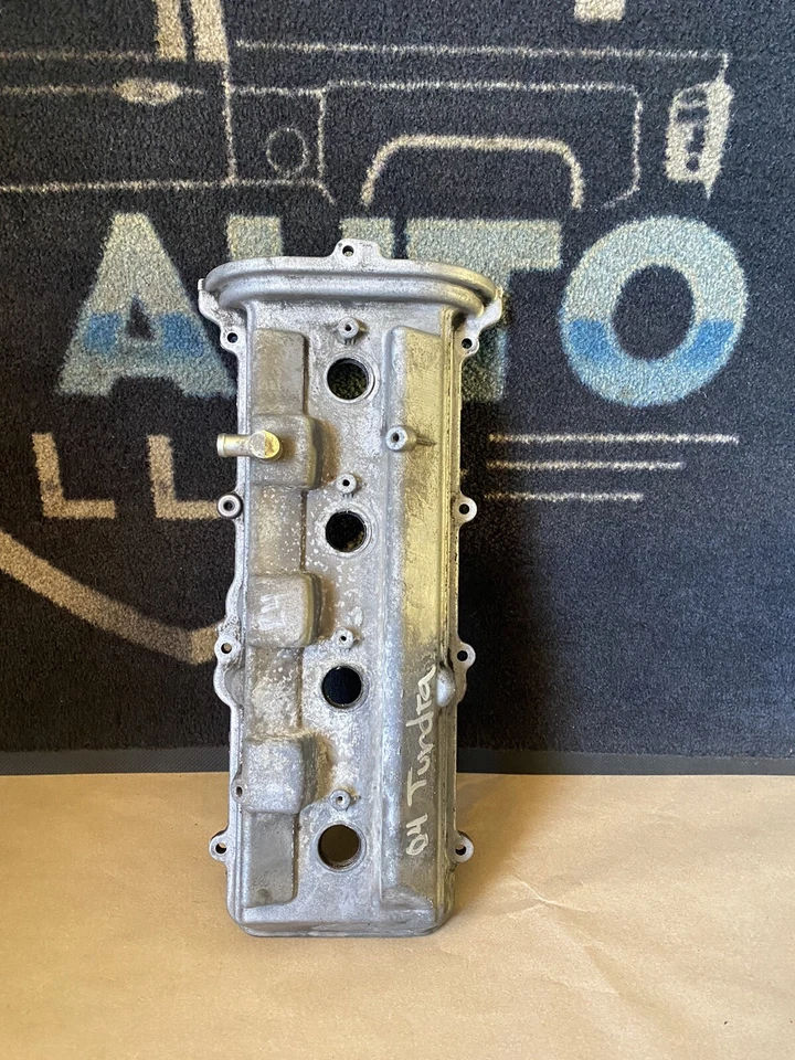 2001-2004 TOYOTA SEQUOIA SR5 RIGHT PASSENGER ENGINE VALVE COVER(5242) - Image 1 of 4