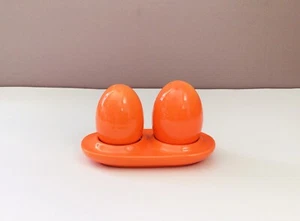 Juego de sal y pimienta retro naranja en forma de huevo Viking Imports con soporte Japón años 60 - Imagen 1 de 11