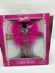 Barbie Deluxe Fashion Avenue Kleid & Feder Boa 14307 ©1996 Neu in Verpackung - Bild 1 von 3