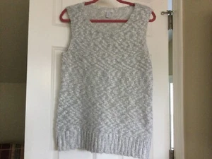 Chico's grau & weiß & metallischer Garn Strick Tank Top, Gr. 2 - Bild 1 von 4