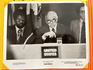 TIDAL WAVE/SUBMERSION OF JAPAN/NIPPON CHINBOTSU Orig. 1980 s/w Lobby Standfoto - Bild 1 von 4