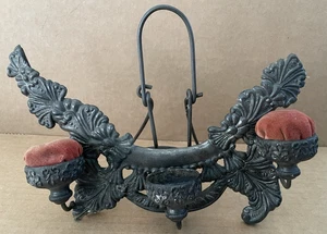 Vintage Nähen Dreifach Nadelhalter / Ständer Viktorianisch Verziert Metall - Bild 1 von 18