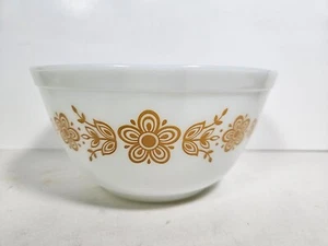 Cuenco mezclador vintage Pyrex 1,5 cuartos de galón patrón mariposa blanco y dorado 402 - Imagen 1 de 4
