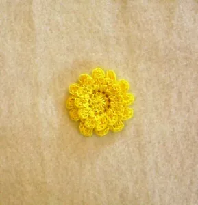 Häkeln Zitronengelb 2-lagig Mama Blume Applikation X-Small Quilten Nähen - Bild 1 von 1