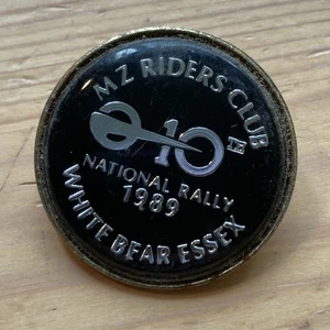 1989 MZ Riders Club National Rally White Bear Essex Pin Badge - Picture 1 of 3
