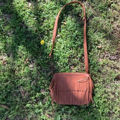 Cartera con flecos marrón Mossimo Supply Co.  Foto 1 de 4