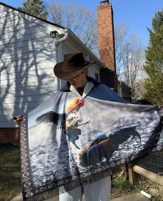 Ruana / Poncho diseño de  gallos  - Image 1 of 4