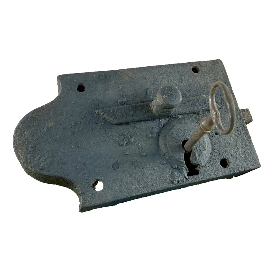 Grande serrure XVIIIe de château en Bourgogne – Ferronnerie d’art ancienne - Photo 1/4