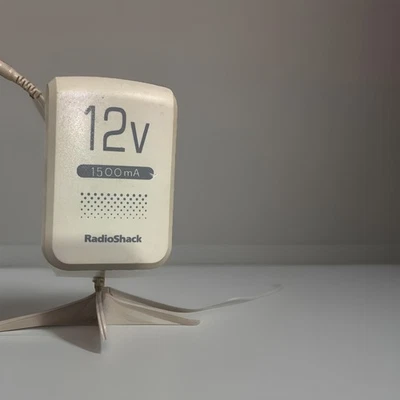 Adaptador de CA Radio Shack Blanco 273-1779 120VAC 60HZ 28W 12V DC 1500mA Foto 1 de 4