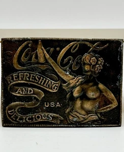 Hebilla de cinturón vintage años 70 Coca Cola dama desnuda Tiffany Foundry Atlanta - Imagen 1 de 2